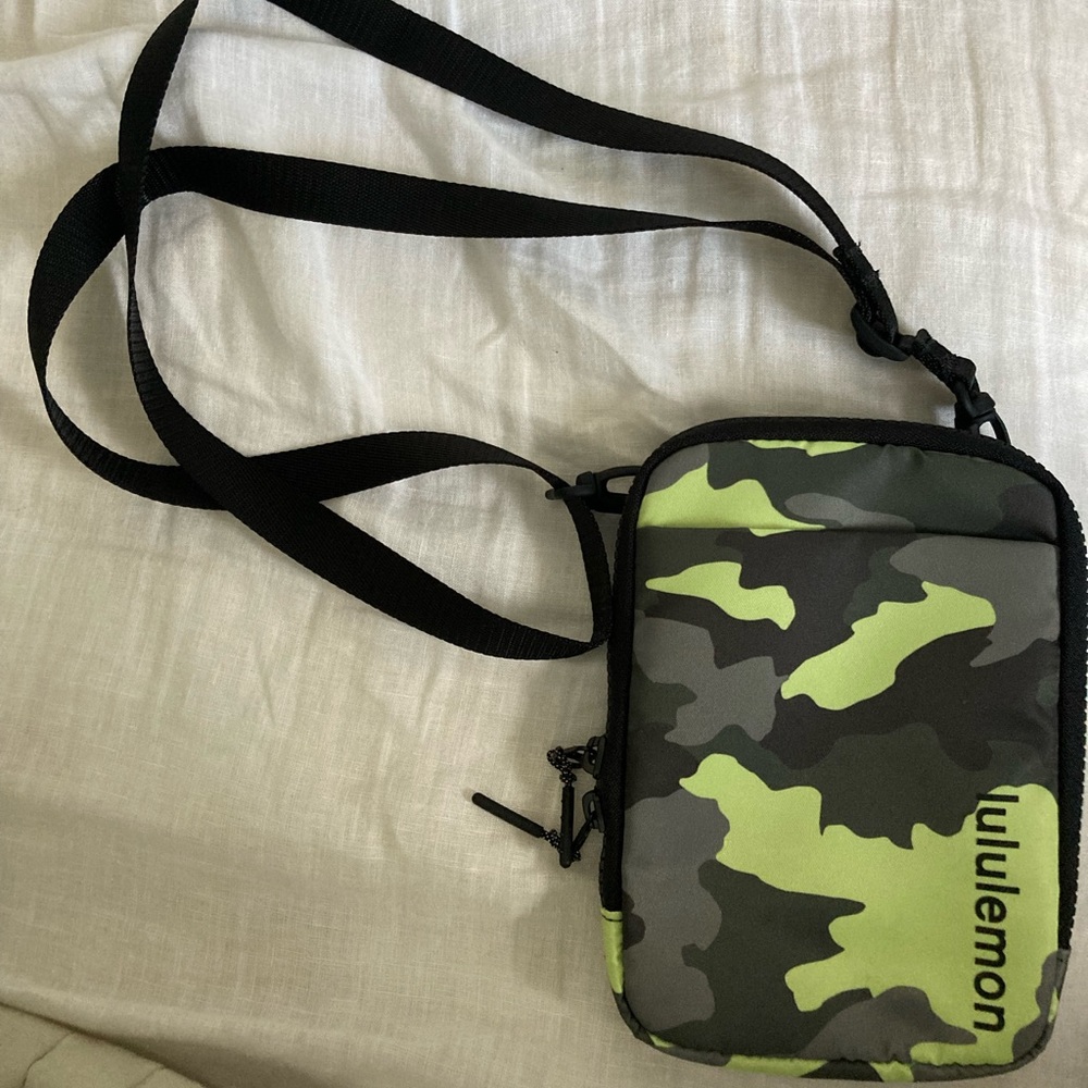 Lululemon Easy Access Crossbody Bag